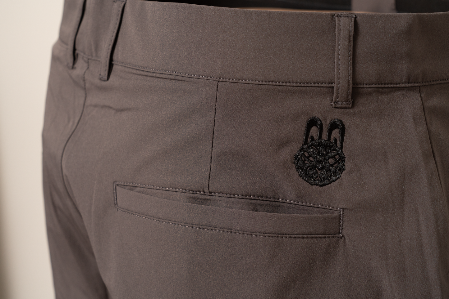 Close-up of The Mulligan Grays golf joggers’ rear pocket and stretch fabric for flexibility and comfort during play